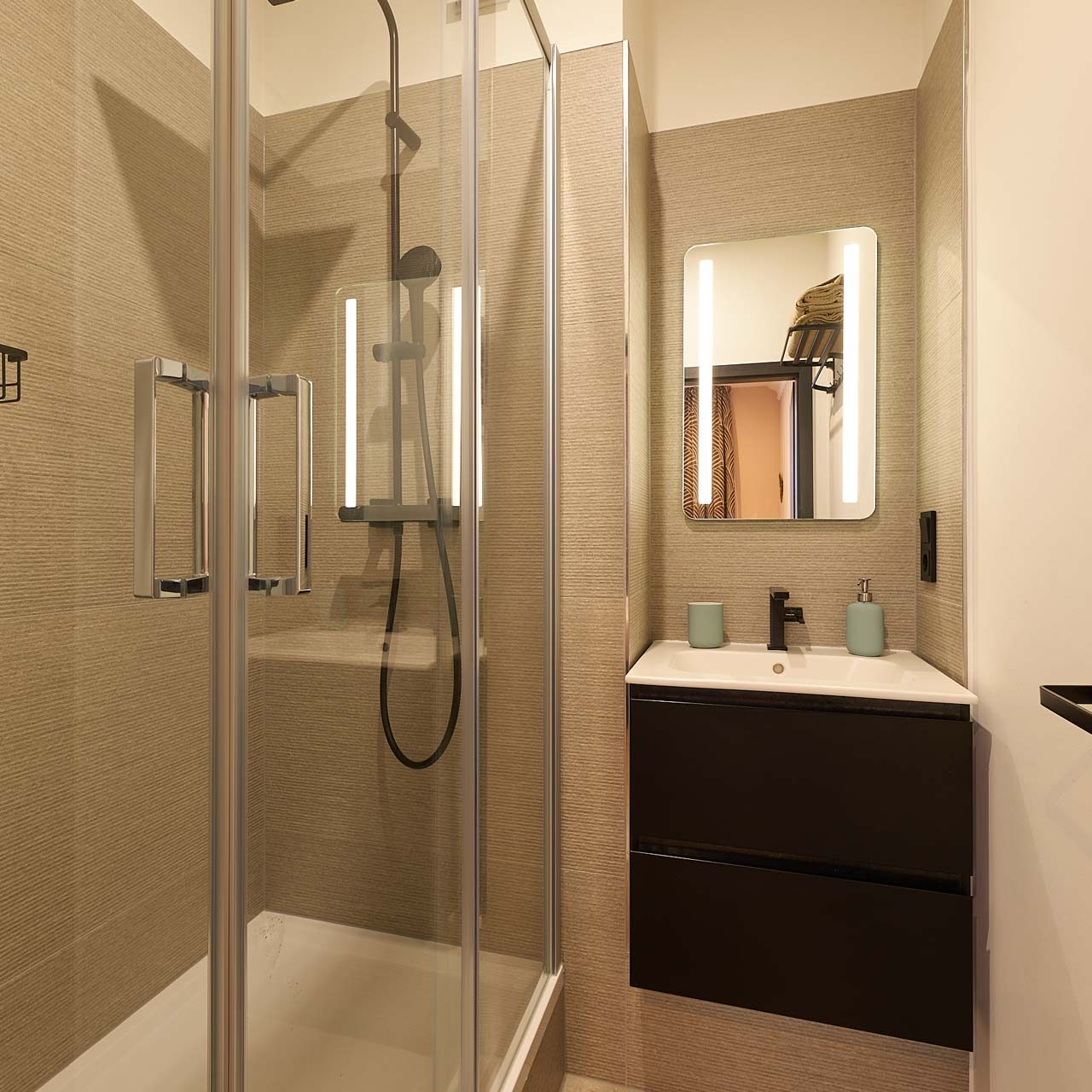 bathroom-BASTACOSI-L1020456
