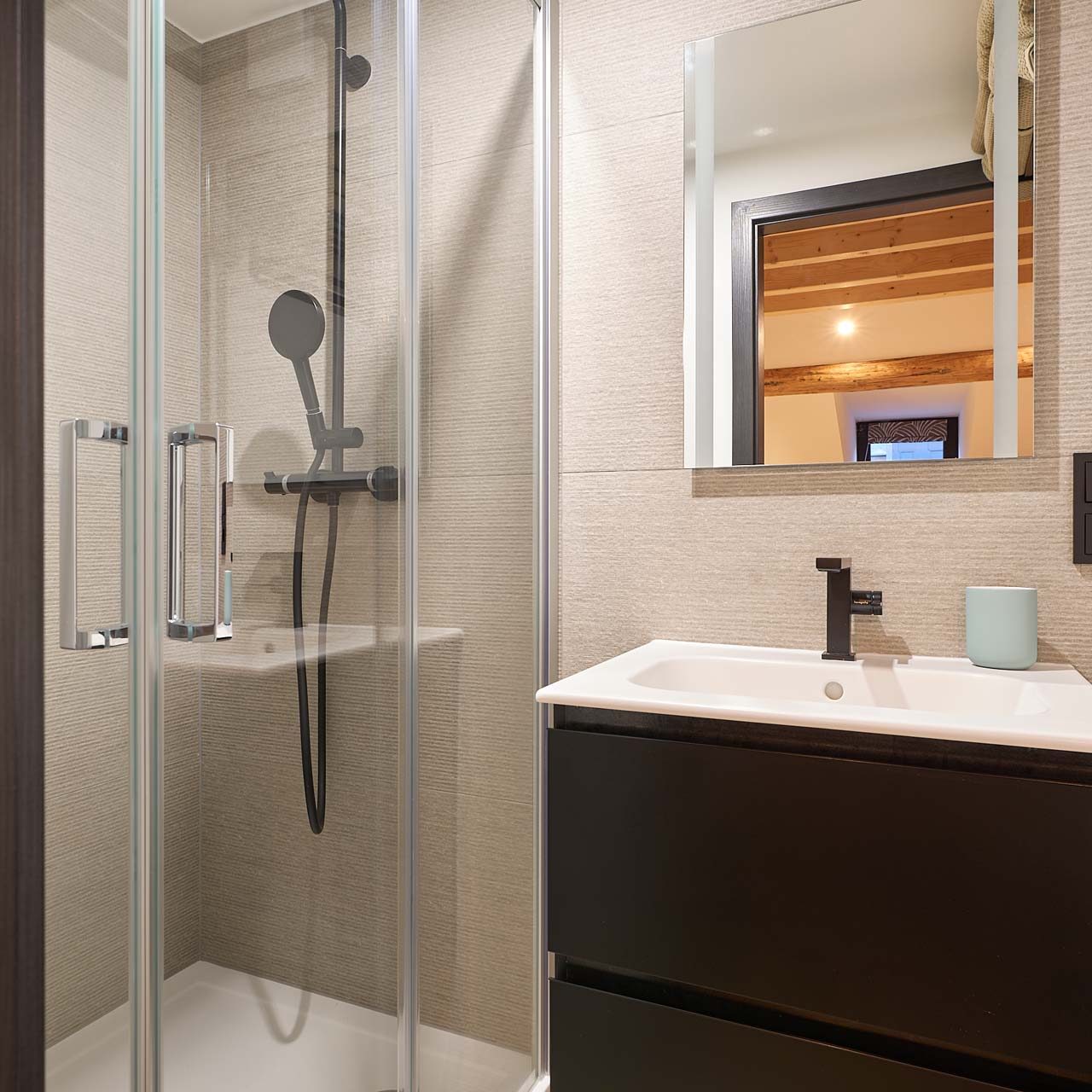 bathroom-BASTACOSI-L1020641