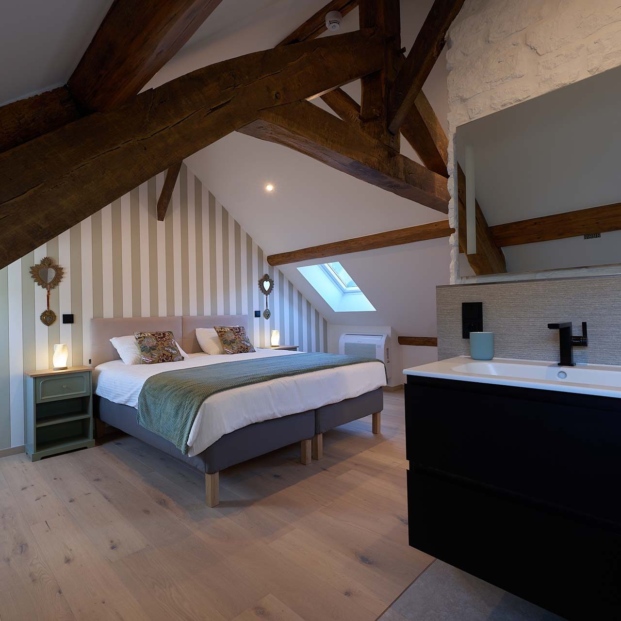 room-BASTACOSI-L1020573