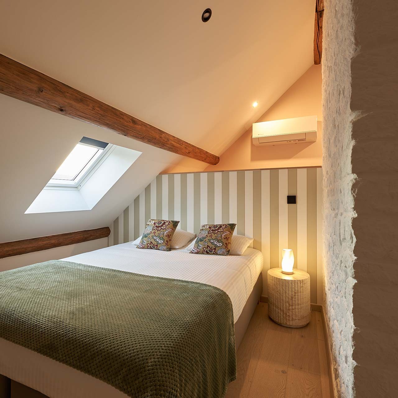 room-BASTACOSI-L1020608