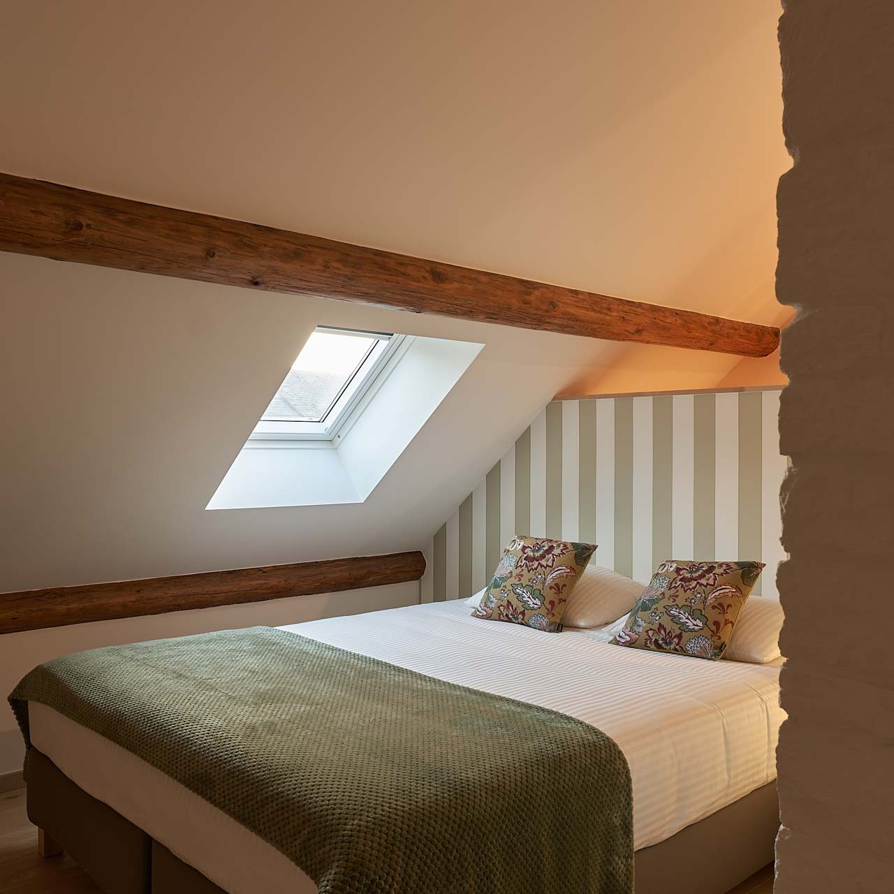room-BASTACOSI-L1020611