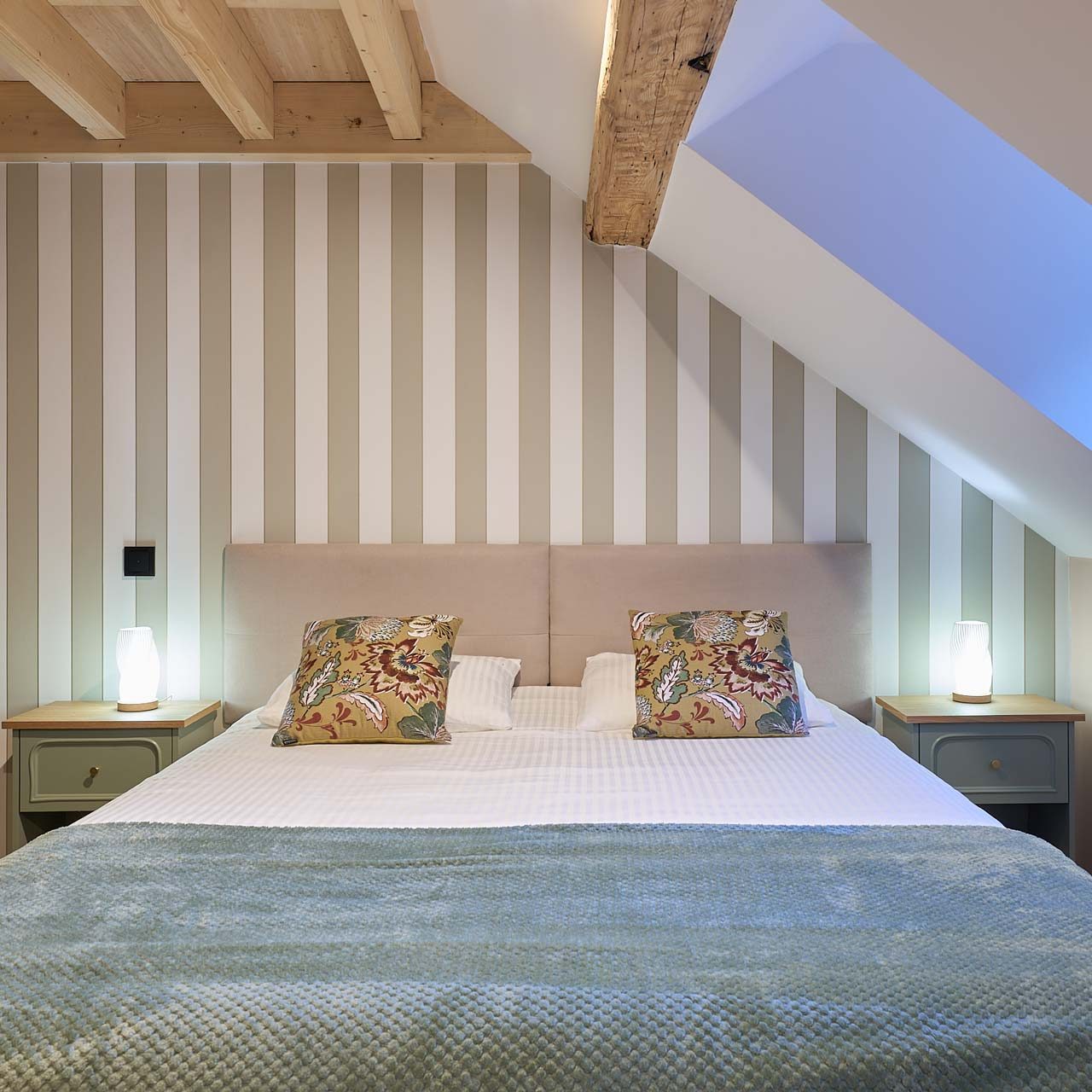 room-BASTACOSI-L1020630