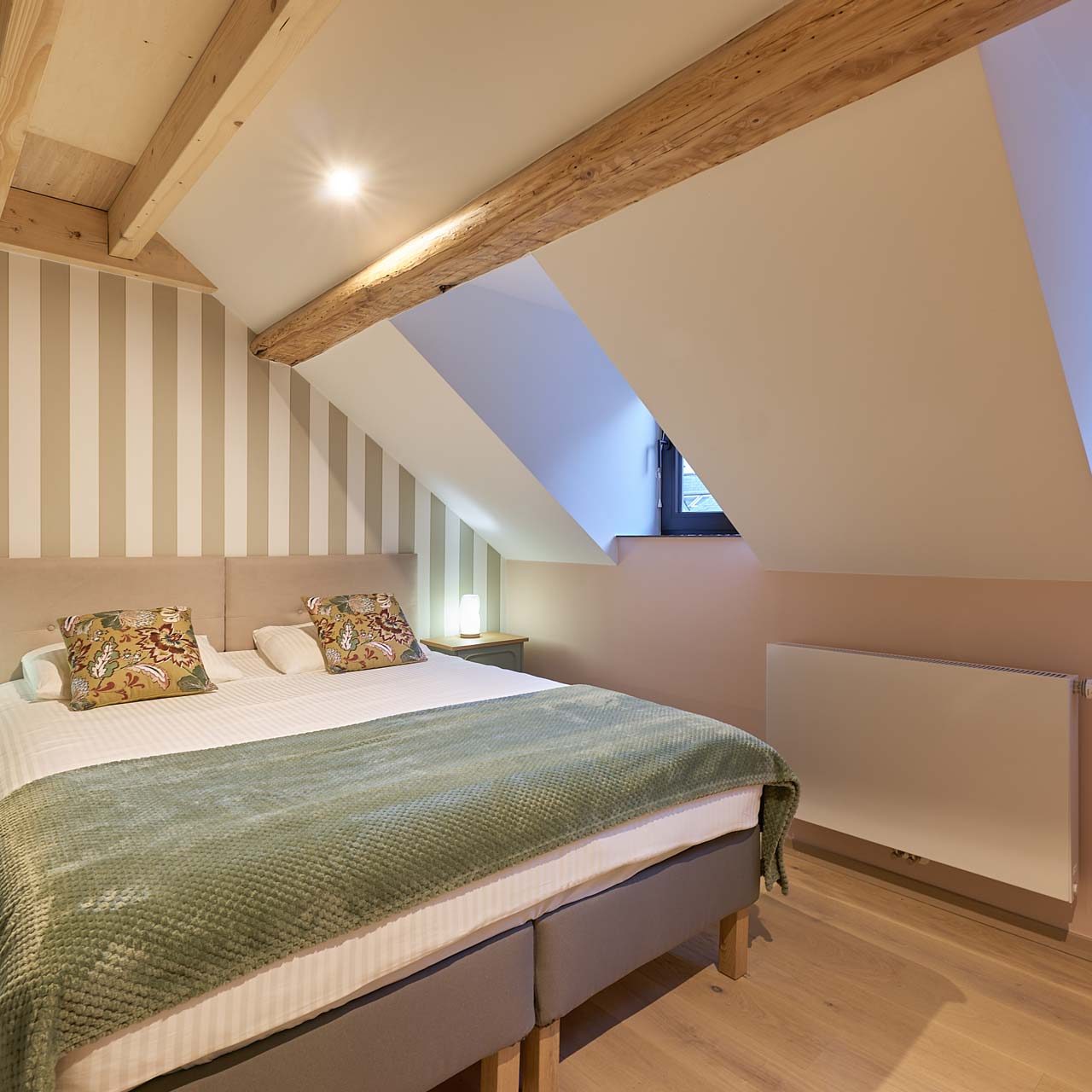 room-BASTACOSI-L1020638